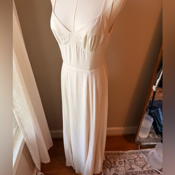 Reformation Lecce gown in Ivory Coast - Picture 7 of 11